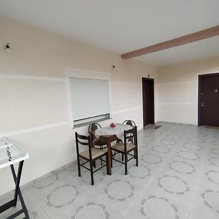 Eljos House