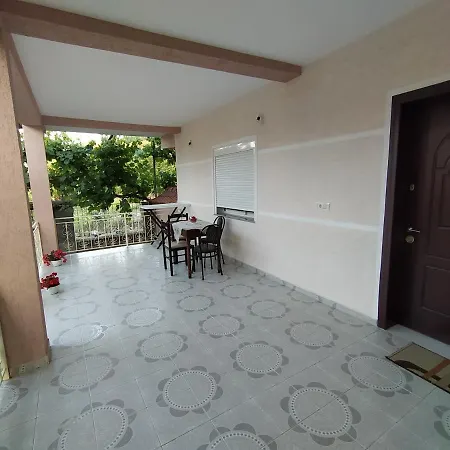 Homestay Eljos House Permet